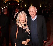 Gerhard-Schmitt-Thiel mit Ehefau Gilla  @ Cabaret Premiere im Deutschen Theater (©Foto: Martin Schmitz)